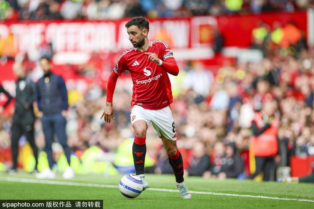 B费拒沙特亿万肥约,忠义留守曼联!齐尔克泽一图引爆:这才是红魔精神!