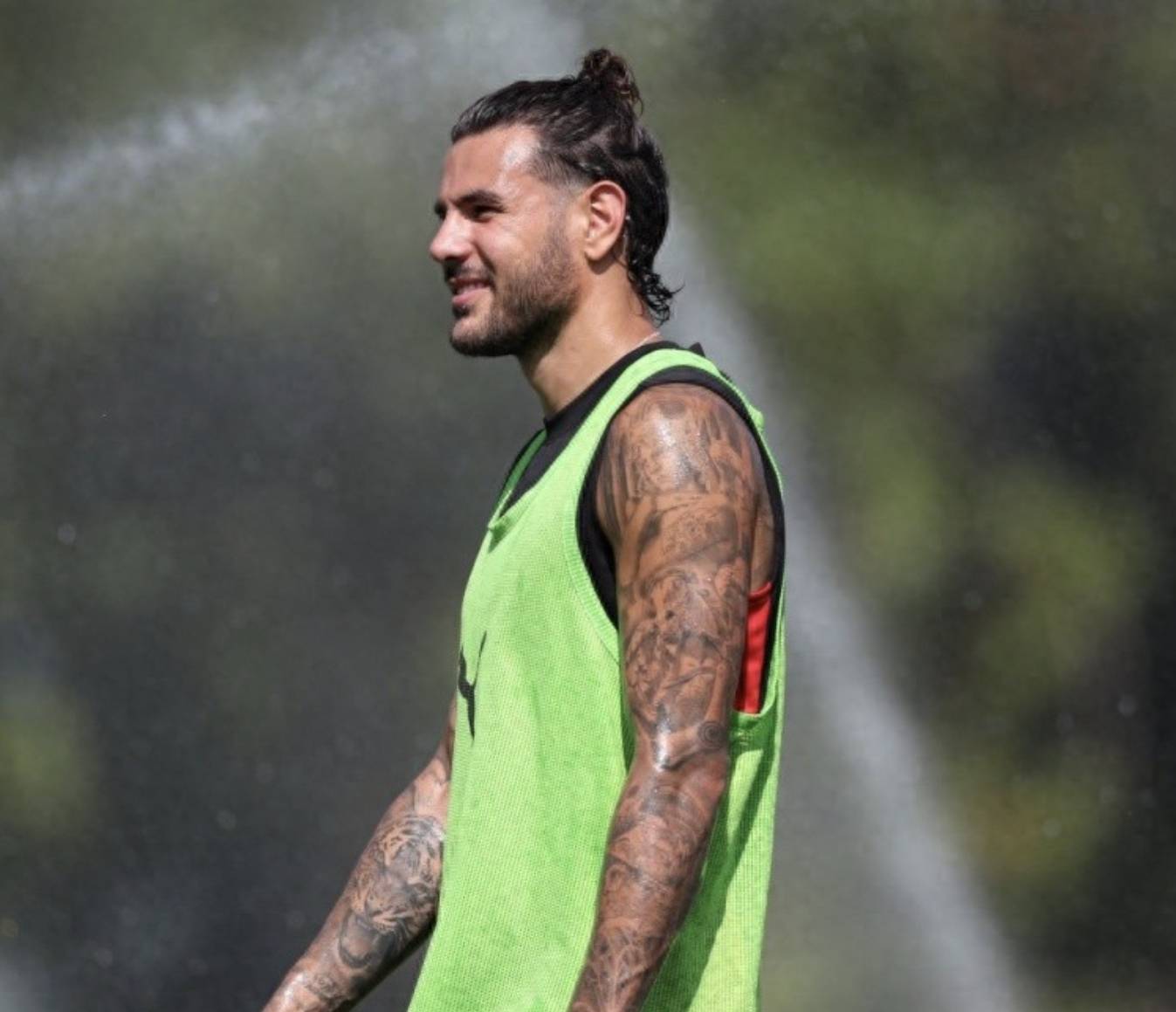 阿莱格里上任仅1天,逐客令下达,米兰27岁巨星失宠,近离队