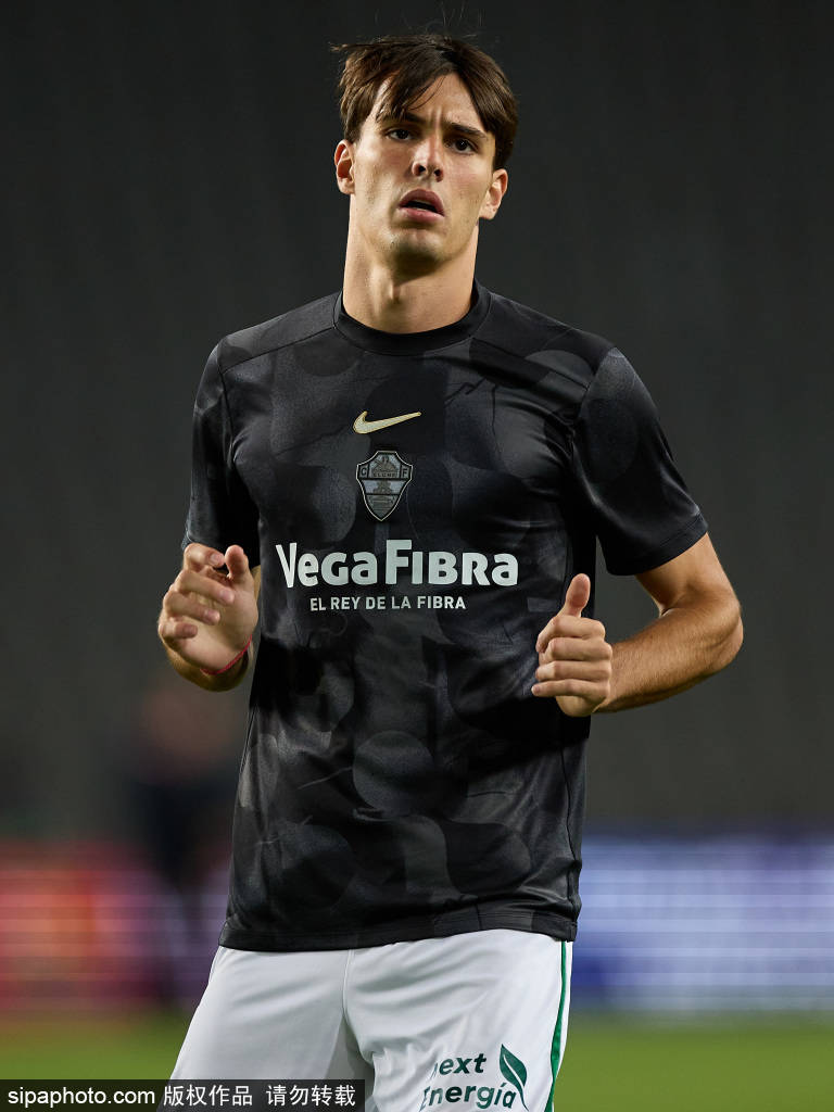 巴萨皇马争夺德甲新星!法兰克福边卫身价暴涨20倍 下周欧冠将战亚马尔